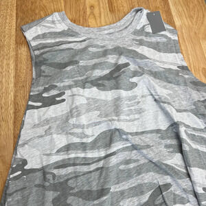 Zoe & Liv Women's Gray Camo Print Tank Top - Size XXL - NWT